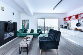 Modern & Chic Apartment w Patio Near Rothschild Blvd by Sea N' Rent